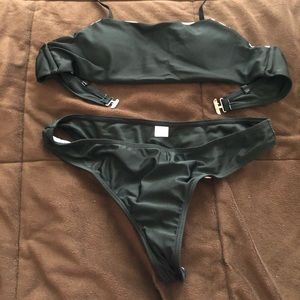 Swimsuit set never worn Size Medium